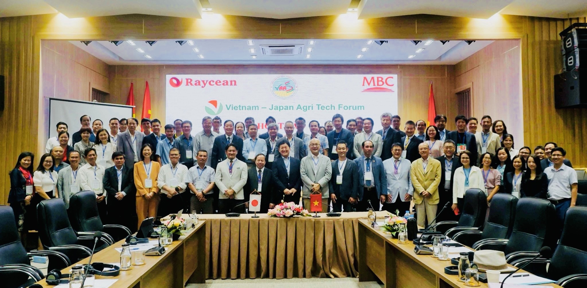 越日農業技術フォーラム発足、丸和バイオケミカル社などがベトナム公的シンクタンクと合意書署名